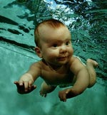 Schwimmbecken für Babys - frühes Schwimmen Schwimmbecken für Babys - frühes Schwimmen