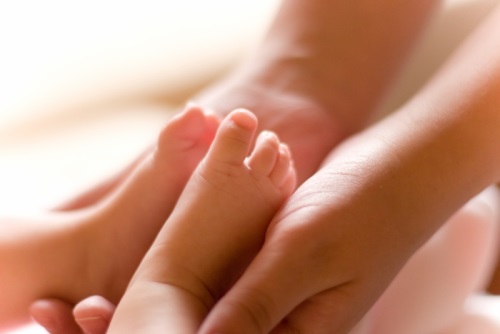 Baby Fußmassage: Auf Ihr Baby aufpassen