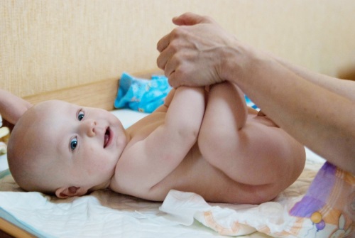 Baby Fußmassage: Auf Ihr Baby aufpassen