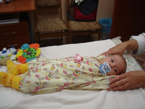 Wie man ein Baby massiert