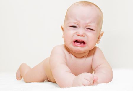 Baby weint vor dem Schlafengehen