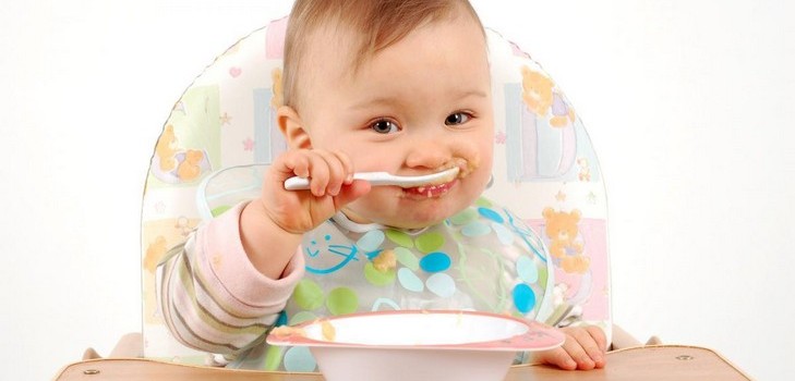 Baby nach Monat füttern
