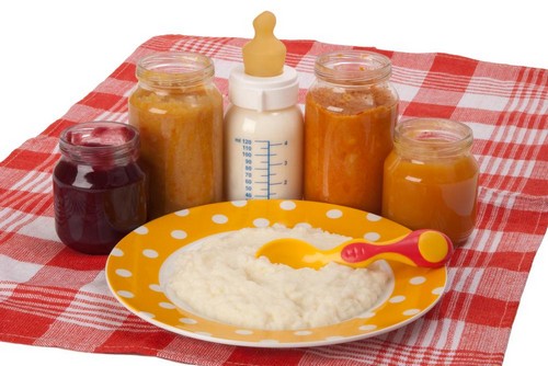 Baby nach Monat füttern