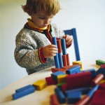 Entwicklung von kleinen motorischen Fähigkeiten bei Kindern