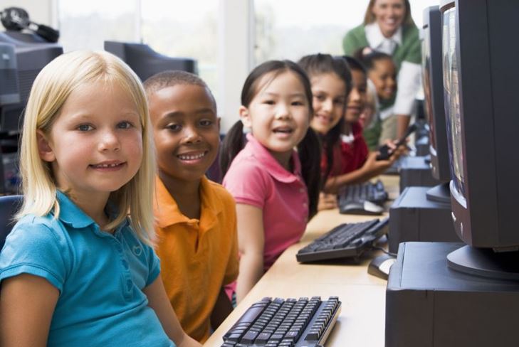 Entwickeln von Computerspielen für jüngere Vorschulkinder: eine Übersicht über Websites