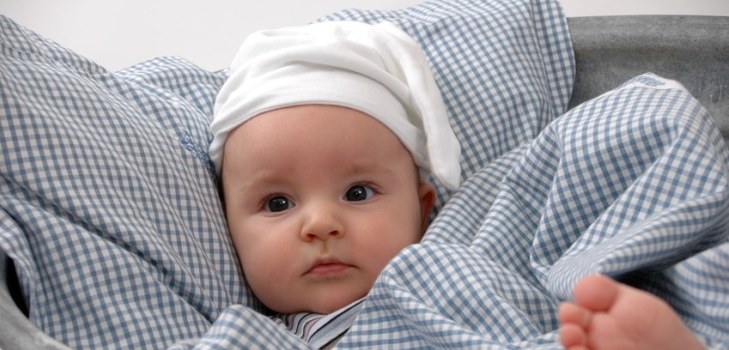 Baby liegt