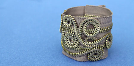 Armband mit einem Muster