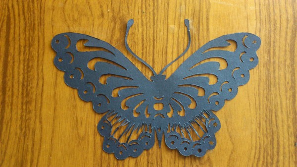 Wir machen einen Schmetterling aus Papier mit unseren eigenen Händen Wir machen einen Schmetterling aus Papier mit unseren eigenen Händen