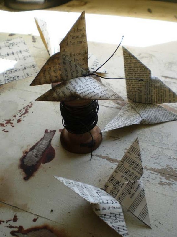 Wir machen einen Schmetterling aus Papier mit unseren eigenen Händen Wir machen einen Schmetterling aus Papier mit unseren eigenen Händen