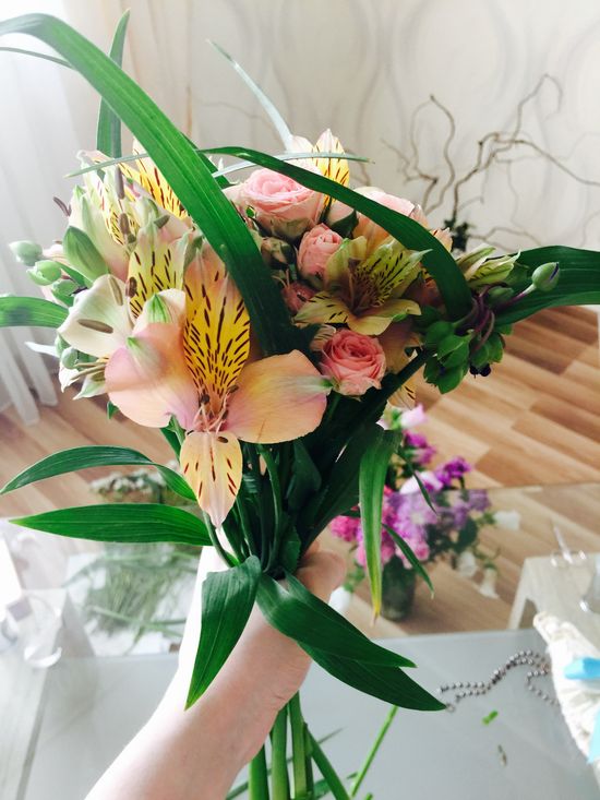 Hinzufügen von Grüns zu einem Bouquet