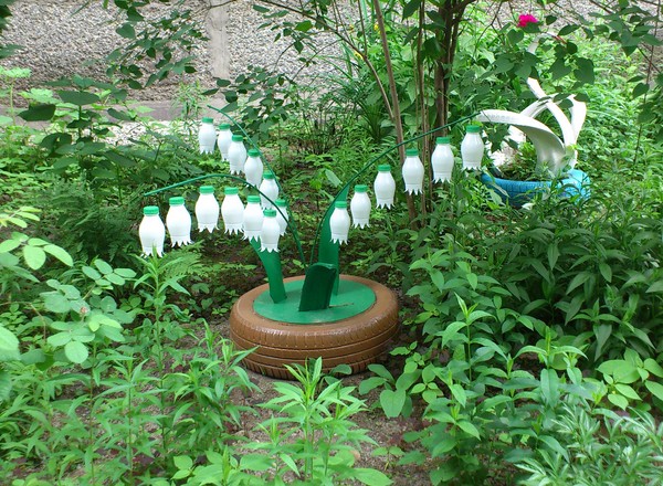 Blumen aus Plastikflaschen: eine Meisterklasse für die Herstellung von Kunsthandwerk mit eigenen Händen