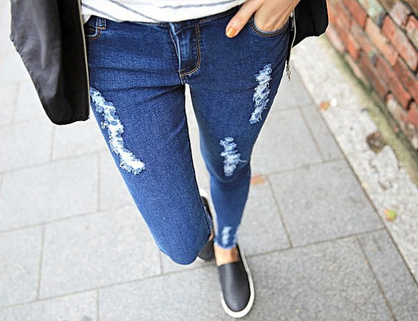 Wie man Jeans mit Schrammen oder zerrissene Jeans selbst macht
