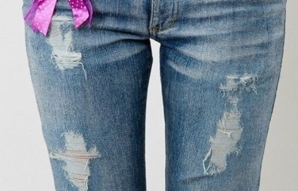 Wie man Jeans mit Schrammen oder zerrissene Jeans selbst macht