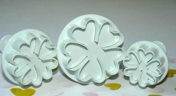 Formen für Mastix mit ihren eigenen Händen: Herstellung von Ornamenten aus Mastix Formen für Mastix mit ihren eigenen Händen: Herstellung von Ornamenten aus Mastix