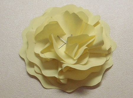 Wie man mit den eigenen Händen eine Gewürznelke aus Papier macht