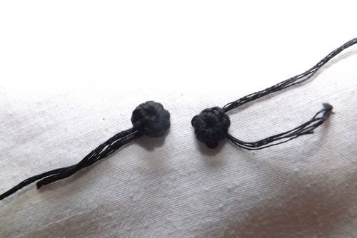 Gestricktes Panda Spielzeug mit Ihren eigenen Händen