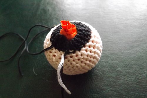 Gestricktes Panda Spielzeug mit Ihren eigenen Händen