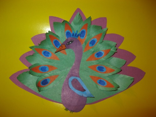 Fabulous Pfau aus farbigem Papier