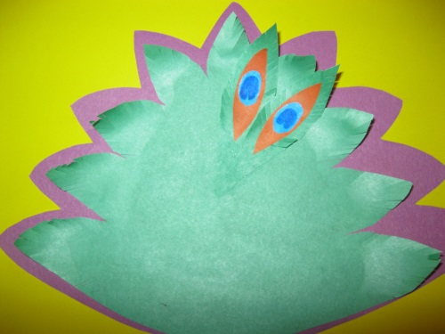 Fabulous Pfau aus farbigem Papier