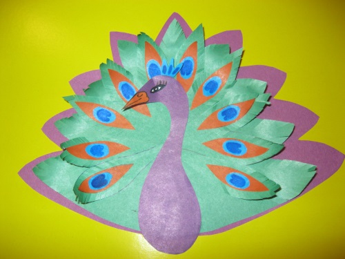 Fabulous Pfau aus farbigem Papier