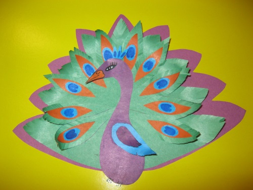 Fabulous Pfau aus farbigem Papier