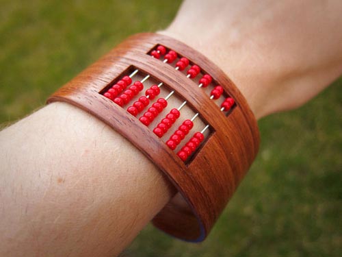 Wie man ein Armband mit eigenen Händen macht