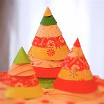 Wie man einen Weihnachtsbaum aus Papier macht