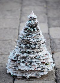 Wie man einen Weihnachtsbaum aus Papier macht