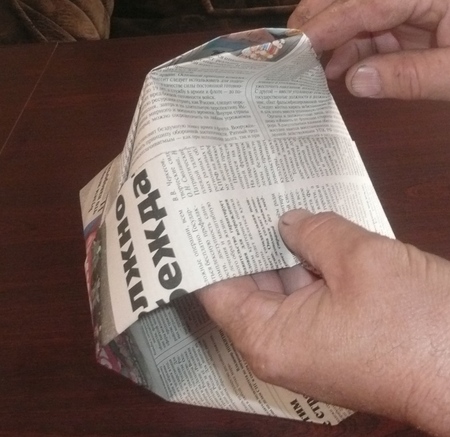 Wie man schnell und einfach mit den eigenen Händen eine Kappe aus Papier macht