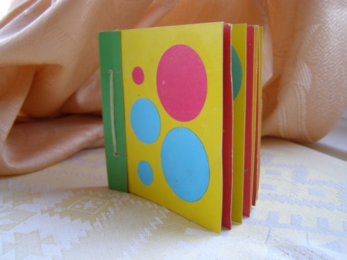 Helles und kognitives Buch-Baby