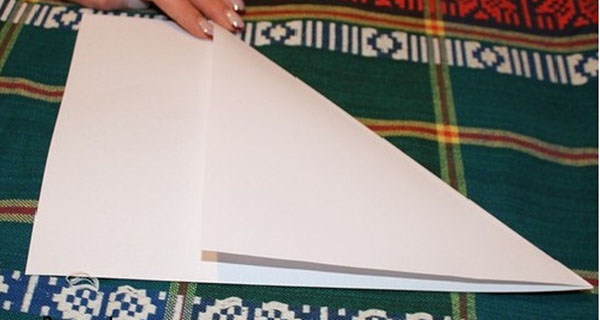 Umschlag von Papier A4 mit Ihren eigenen Händen