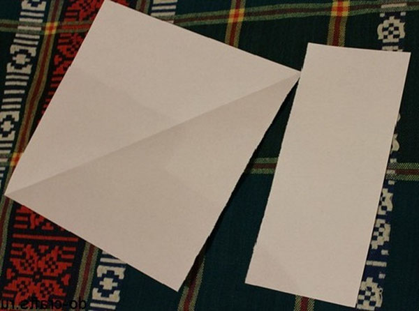 Umschlag von Papier A4 mit Ihren eigenen Händen