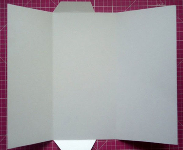 Umschlag von Papier A4 mit Ihren eigenen Händen