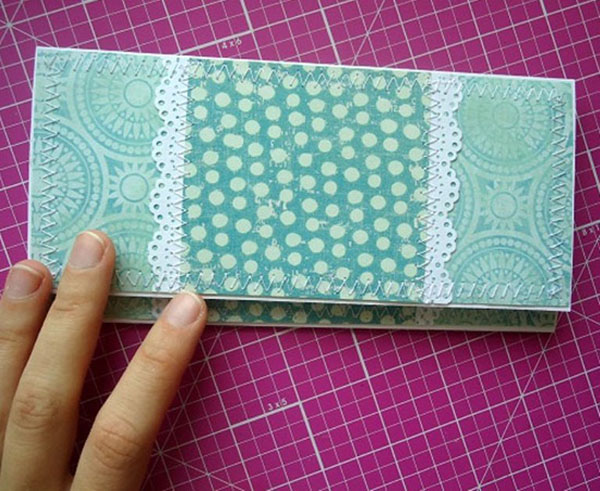 Umschlag von Papier A4 mit Ihren eigenen Händen
