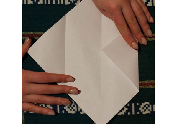 Umschlag von Papier A4 mit Ihren eigenen Händen