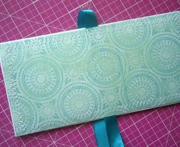 Umschlag von Papier A4 mit Ihren eigenen Händen