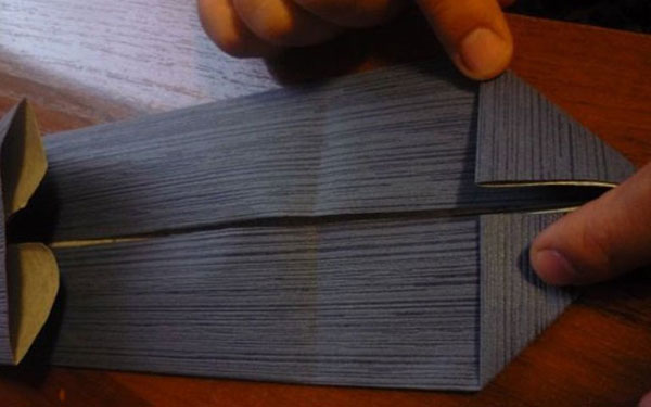 Umschlag von Papier A4 mit Ihren eigenen Händen