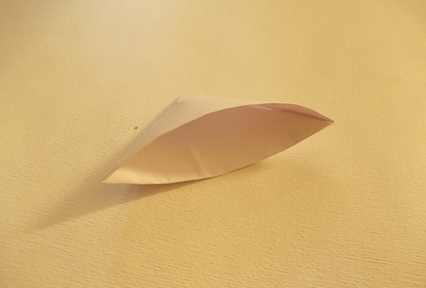 Wie man mit eigenen Händen ein Schwert aus Papier macht