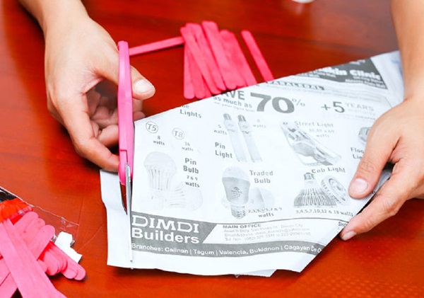 Wie man mit eigenen Händen ein Schwert aus Papier macht