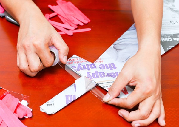 Wie man mit eigenen Händen ein Schwert aus Papier macht