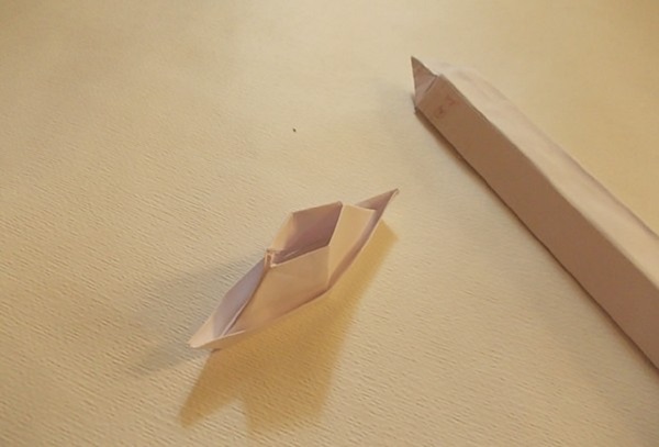Wie man mit eigenen Händen ein Schwert aus Papier macht