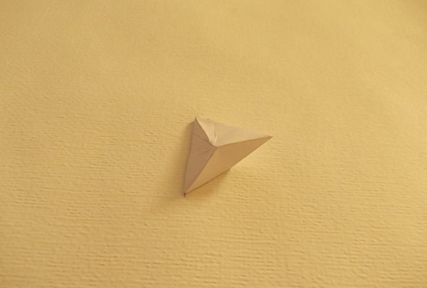 Wie man mit eigenen Händen ein Schwert aus Papier macht