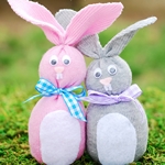 Wie man ein weiches Spielzeug macht - ein Hase aus einer Socke