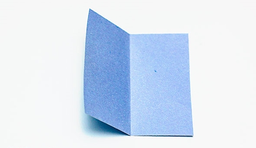 Wie man eine Origami-Blume mit eigenen Händen macht