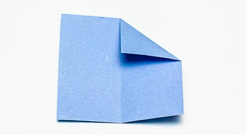 Wie man eine Origami-Blume mit eigenen Händen macht