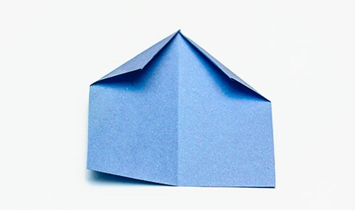 Wie man eine Origami-Blume mit eigenen Händen macht