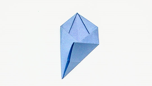 Wie man eine Origami-Blume mit eigenen Händen macht