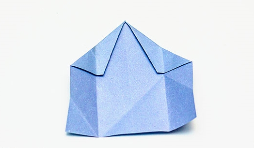 Wie man eine Origami-Blume mit eigenen Händen macht
