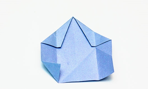 Wie man eine Origami-Blume mit eigenen Händen macht