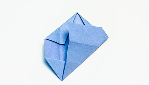 Wie man eine Origami-Blume mit eigenen Händen macht